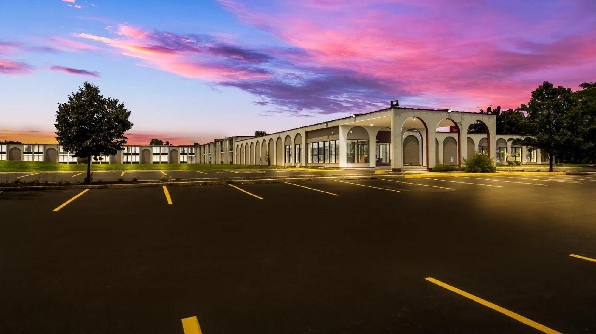 Hotel Red Roof And Conference Center Chicago - N Aurora Naperville