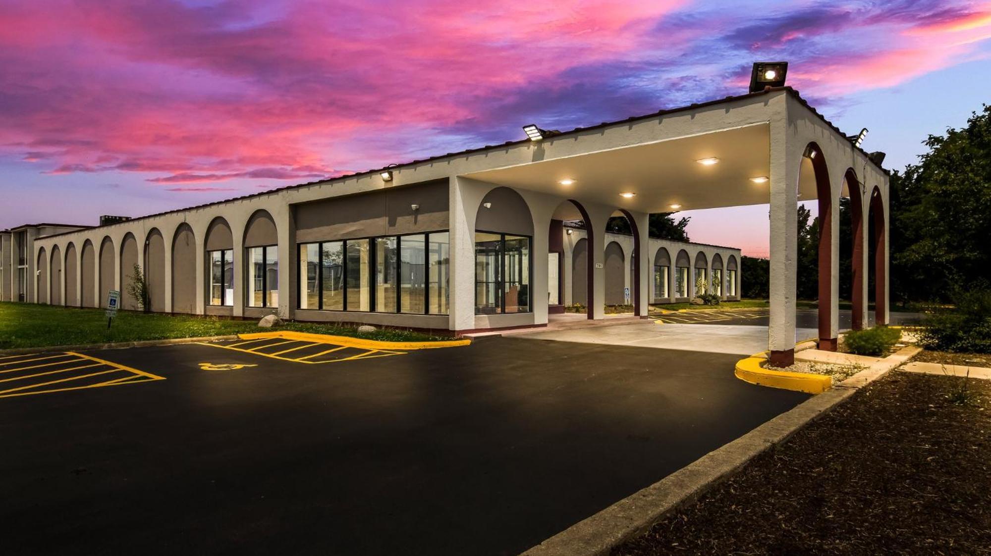 Hotel Red Roof And Conference Center Chicago - N Aurora Naperville North Aurora